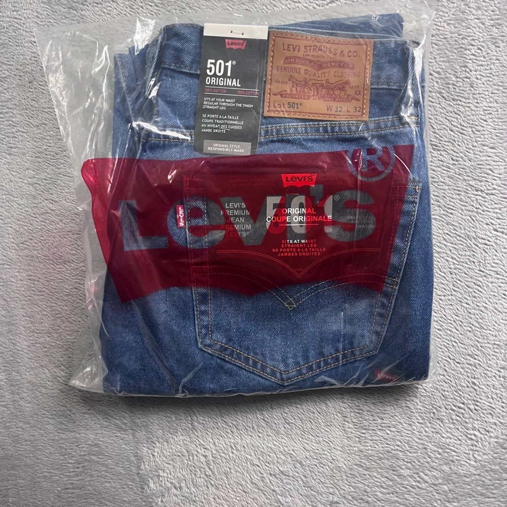 Levis 501 Original Fit Mens Jeans 32x32 Medium Wash Blue Denim Straight Leg [MQ]